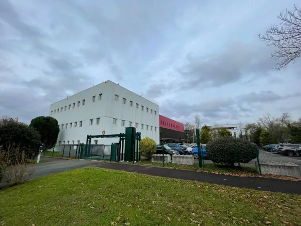 Bureaux 3070 m² 