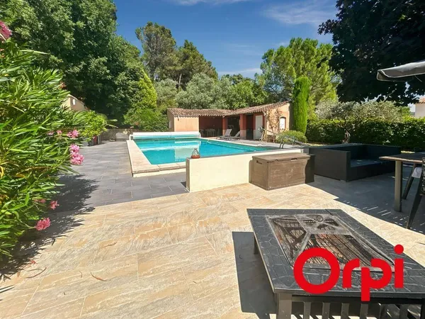 Villa 5 pièces 197 m² 