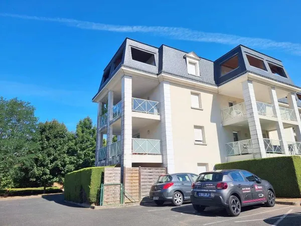 Parking - Garage Location Saint-Cyr-sur-Loire   65€