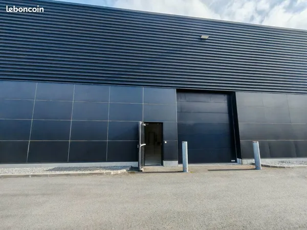 Local d'activité 372 m² 