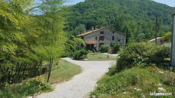 Fonds de commerce chambres d'hôtes 800 m² 