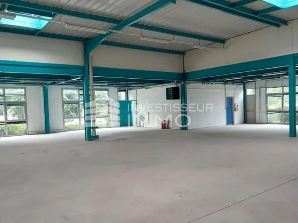 Local d'activité 458 m² 