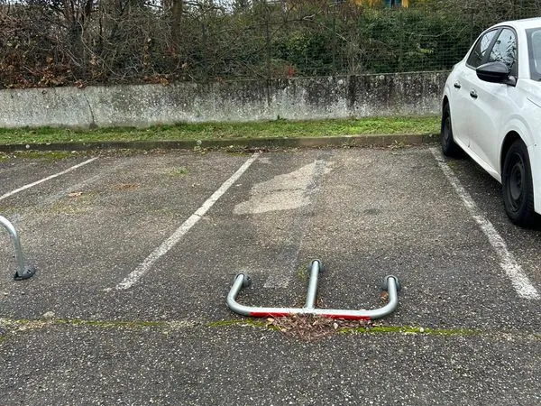 Place de parking extérieure avec arceau dans la résidence ''Le Bélier'' 