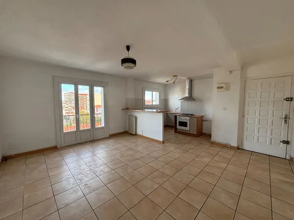À louer à l'année - Appartement T3 - Perpignan - 66 m² - 4ème étage 