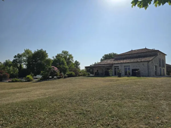 Maison 7 pièces 235 m² 