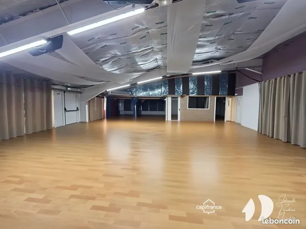 Local commercial 160 m² 