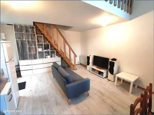 Maison T2 bis au calme - 48m² + mezzanine - jardin 18 m² - Rénové - 38 min en train de Lyon 