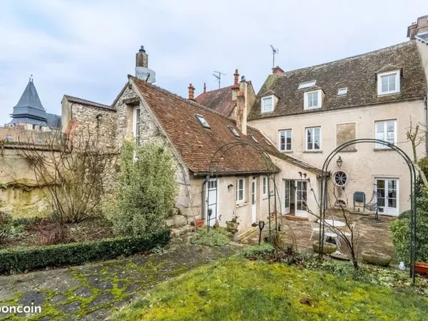 Maison 11 pièces 285 m² 