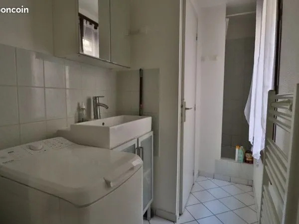 Studio 1 pièce 24 m² 