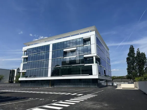 Local 3494 m² 