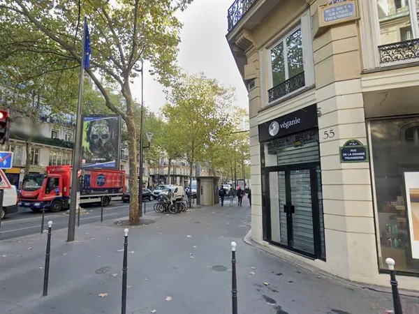 Boutique 2 pièces 380 m² 