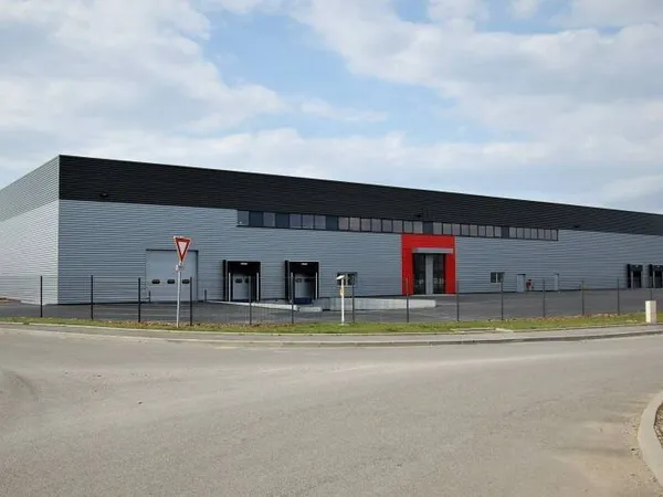 Local d'activité 565 m² 