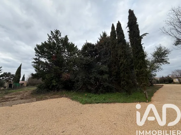 Terrain 704 m² 