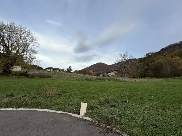 Terrain constructible et viabilisé 