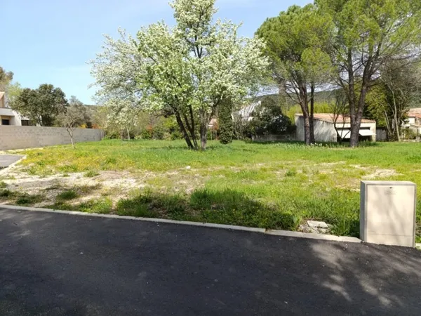 Terrain 900 m² 