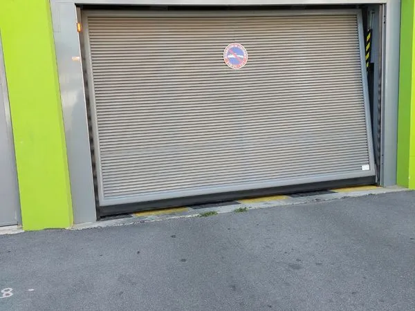 Box fermé pour une voiture a louer 