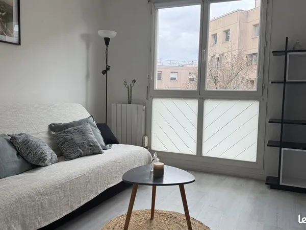 Studio 1 pièce 19 m² 