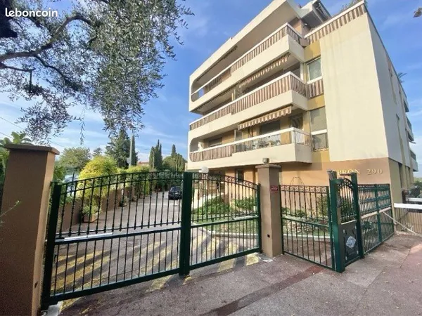 Nice Fabron - Appartement 32 m² dans résidence sécurisée de standing avec piscine et tennis 