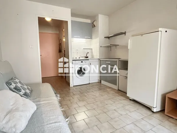 Studio cabine a pied port, plage renecros et commerces 