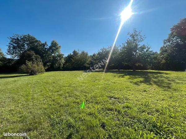 Terrain 817 m² 