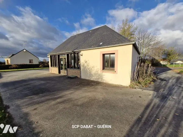 Local d'activité 83 m² 