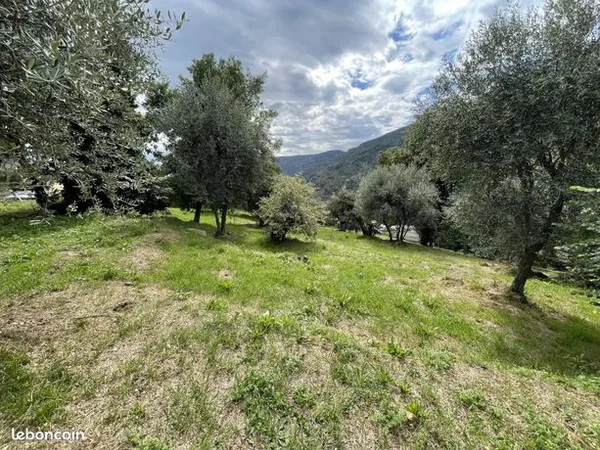 Terrain 1100 m² 