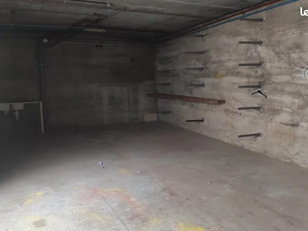 Local 90 m² MEXIMIEUX 