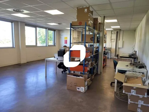 Local d'activité 432 m² 