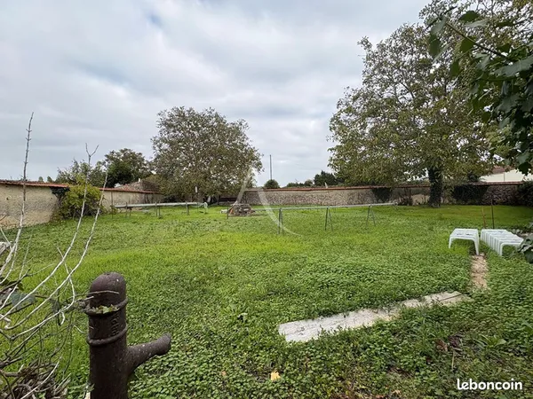 Terrain 543 m² LE POIRE SUR VELLUIRE 