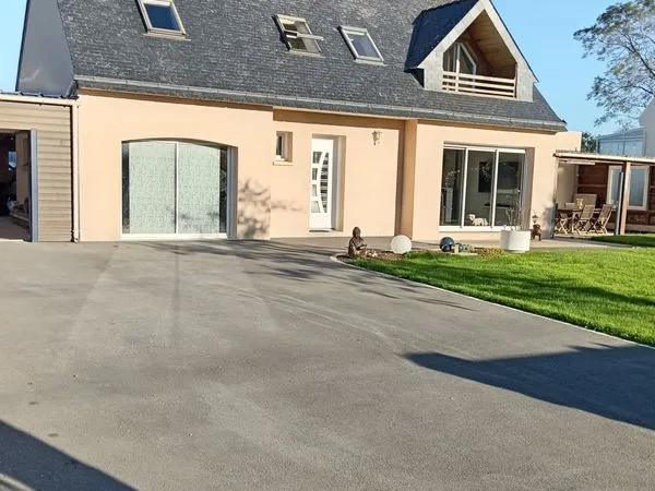 MAISON avec PISCINE 