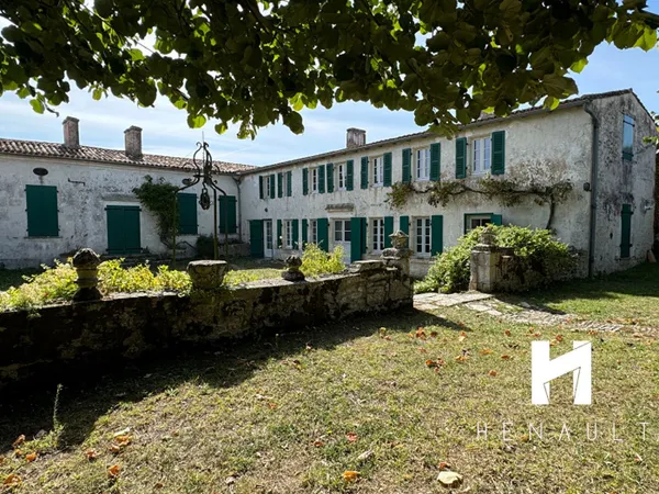 Maison La Flotte 9 pièce(s) 232 m2 