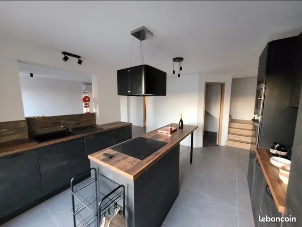 Logement T5 122m2 rénové jardin 40m2 