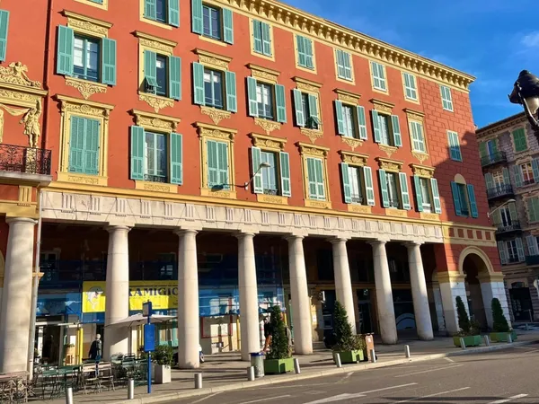 Studio au dernier étage, à vendre, Port de Nice, emplacement exceptionnel 