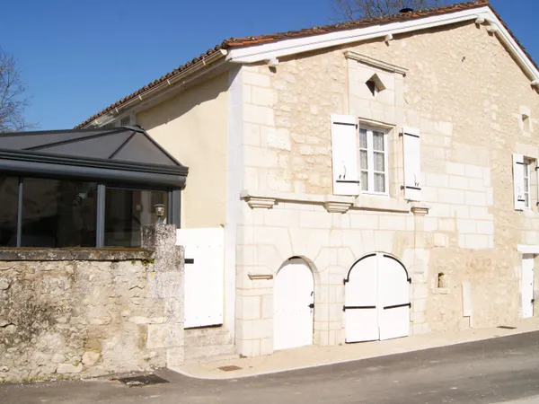 Maison rénovée 120m2 à Celles - 3 chambres, bureau avec jard 