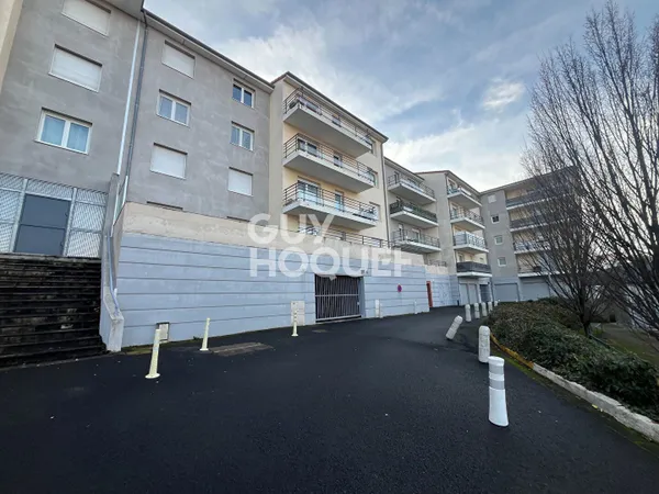 Appartement avec terrasse et garage 