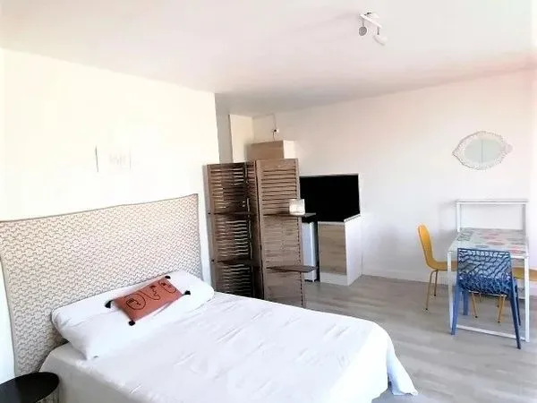 Studio 1 pièce 28 m² 