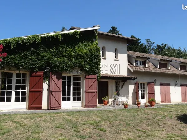 Maison 7 pièces 260 m² 