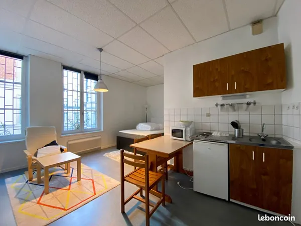 Studio 1 pièce 27 m² 