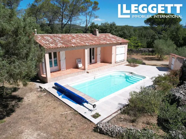 Charmante maison avec piscine et terrain de 1,3 hectare. À 10 minutes de Cotignac. Provence 