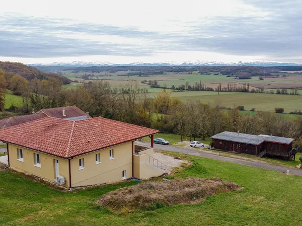 Maison contemporaine avec vue sur la chaine des Pyrénées Secteur GEAUNE 