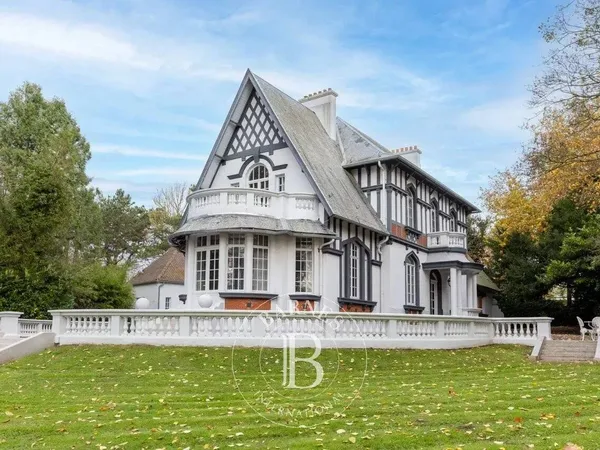 Maison 6 pièces 300 m² 
