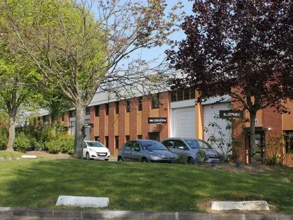 Entrepôt 1334 m² 