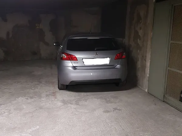 Loue parking métro Cambronne - Paris 15ème - 11m² 