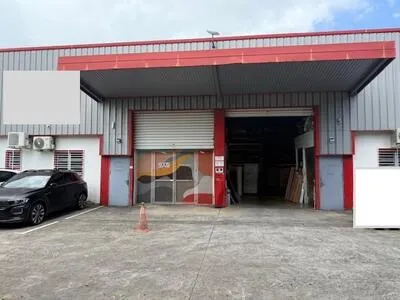 A LOUER, Le Lamentin, zone d'activité depot de 175m2 