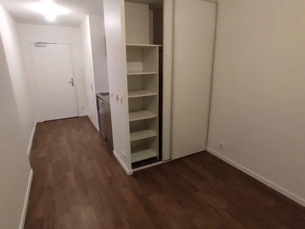 🏡 À vendre - Studio 17 m² au dernier étage (7/7) - Rosny-sous-Bois (93110) 