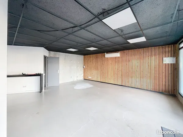 Local 113 m² TALENCE 