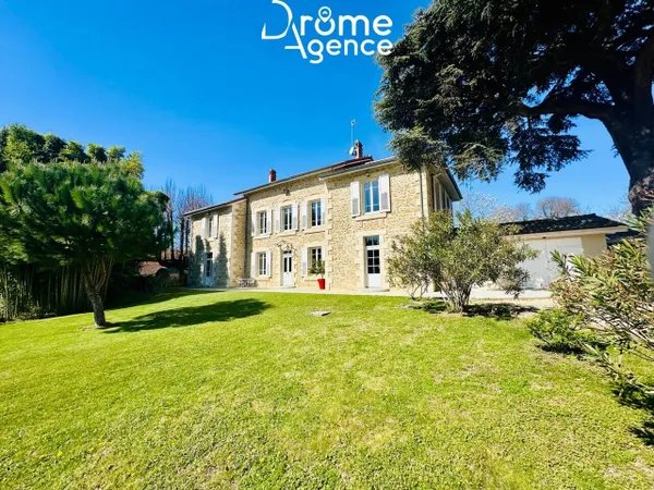 Villa 8 pièces 259 m² 