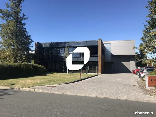 Bureau 733 m² 