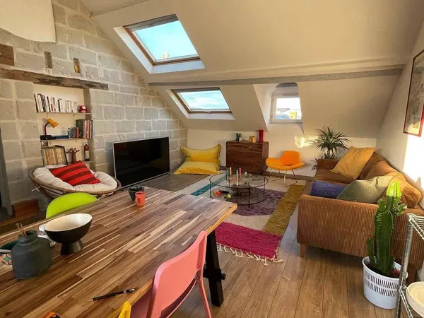 Vends appartement de caractère sous les toits 