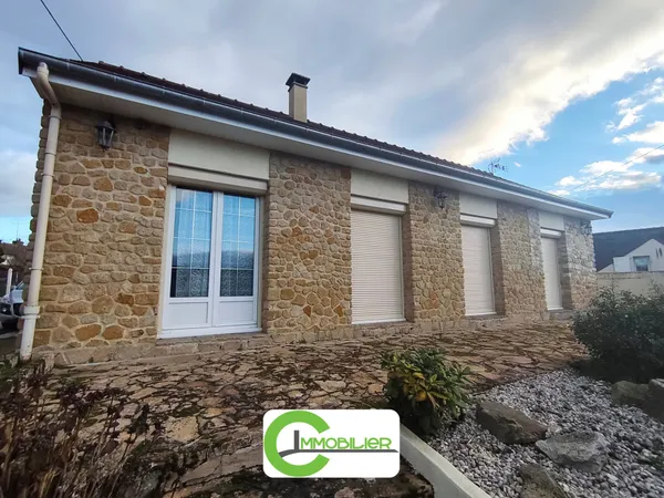 Pavillon de plain-pied proche VIRBAYE 